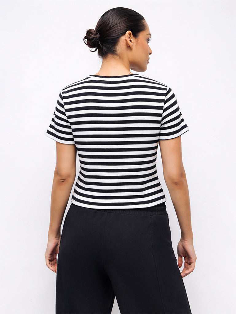 Nuoflexx Black Striped Cotton-Blend T-Shirt