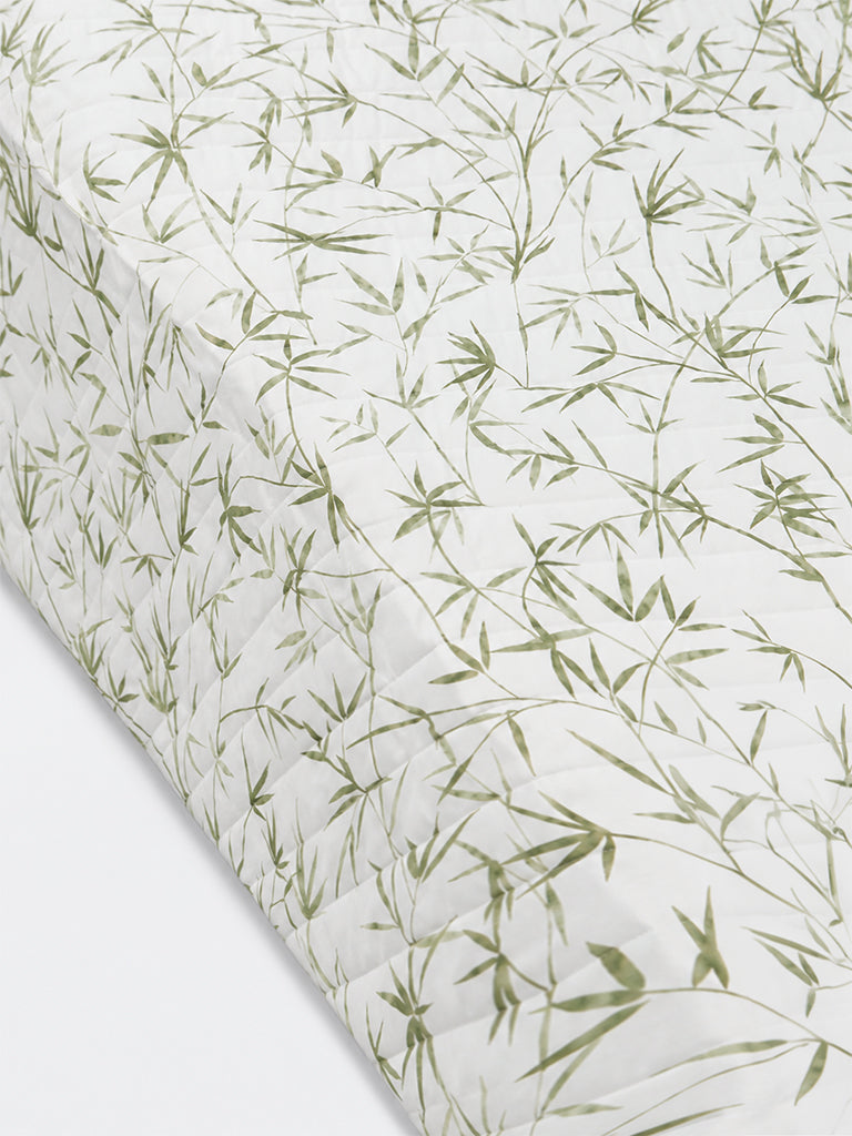 Westside Home Green Bamboo Leaf Printed Queen Quilted Comforter