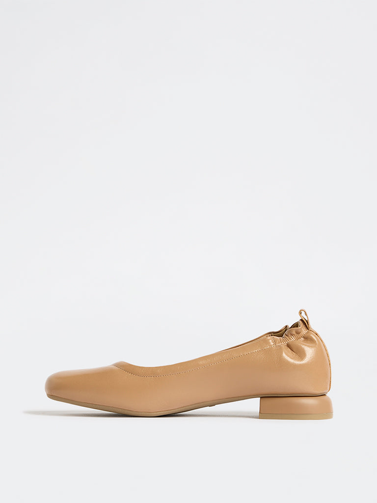 LUNA BLU Beige Solid Loafers