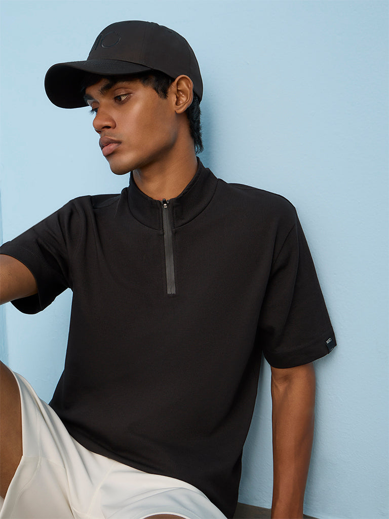 Nuoflexx Solid Black Slim-Fit T-Shirt