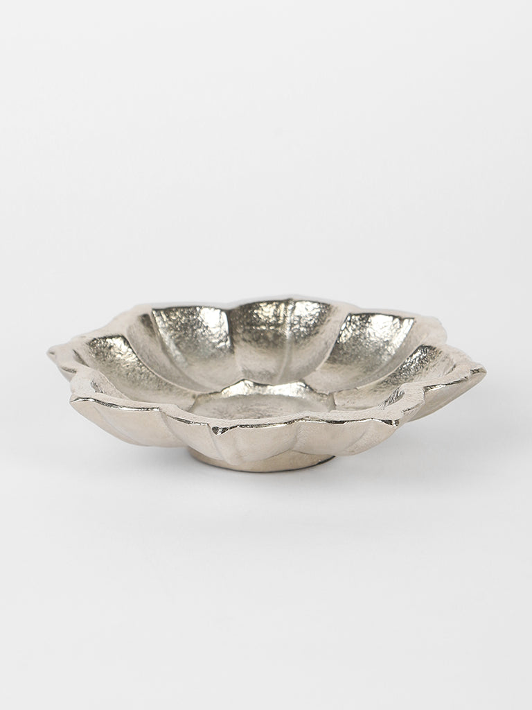 Westside Home Silver Metal Lotus Candle Stand